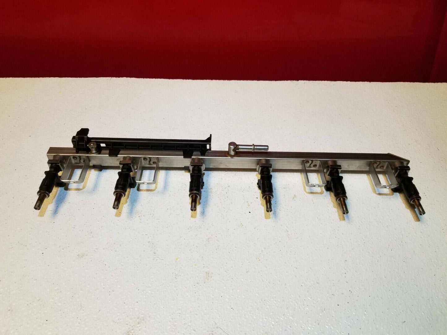 07 08 09 10 BMW E60 528i Fuel Rail W/ Injectors OEM N52
