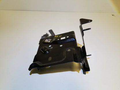 16 17 18 19 Nissan Rogue Battery Tray Holder OEM 36k
