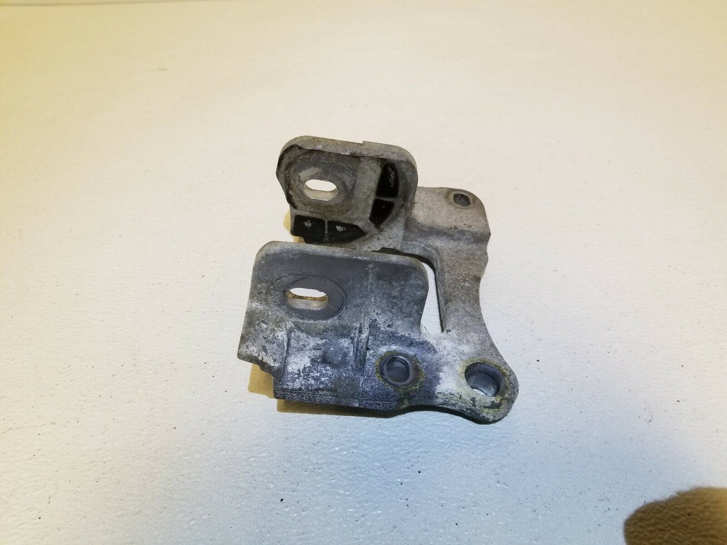 11 12 13 14 Ford Edge Engine Mount Bracket Driver Side OEM 43k Miles