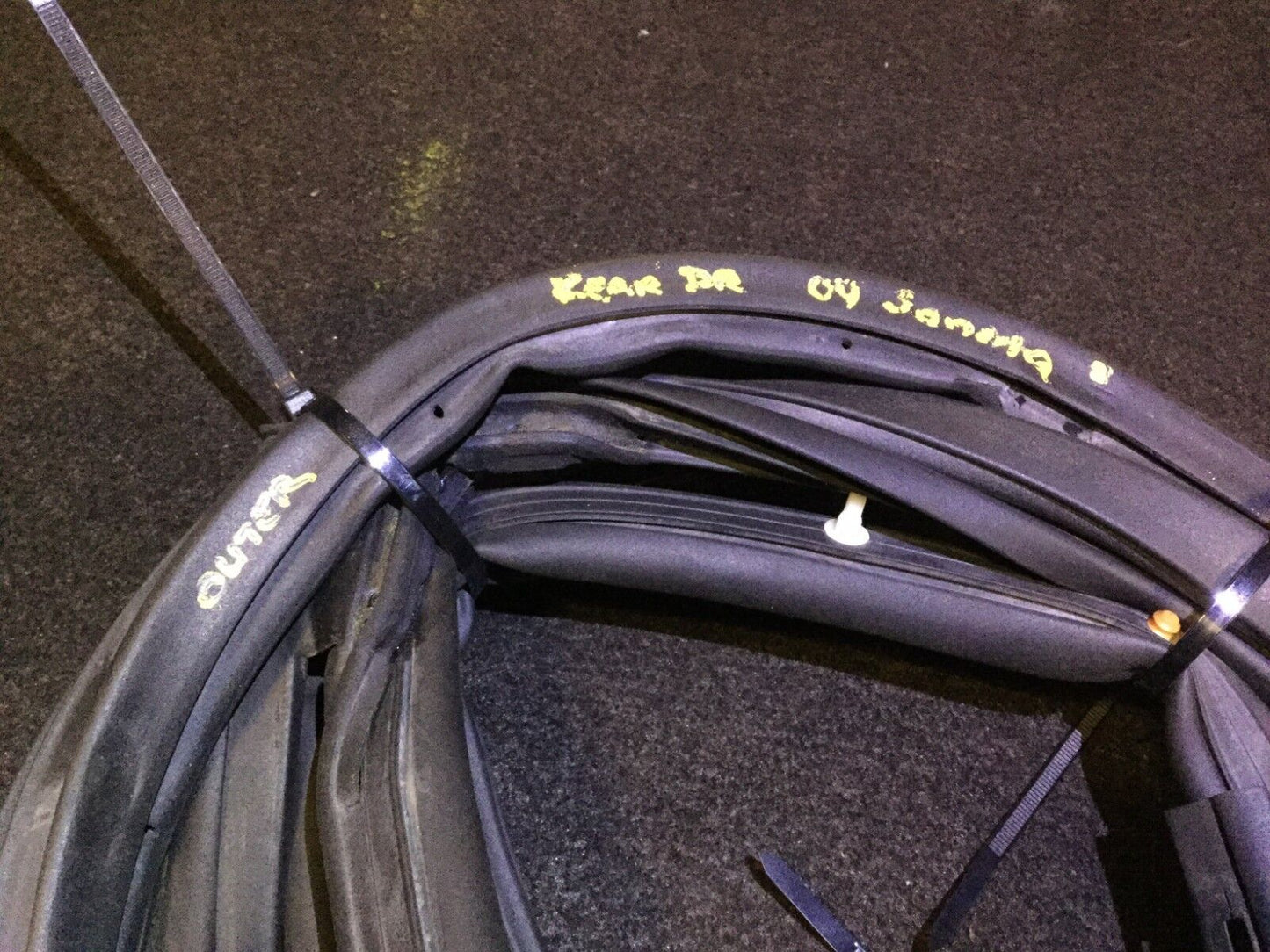 06 07 08 09 10 Hyundai Sonata Rear Driver Door Outer Weatherstrip Seal OEM D12