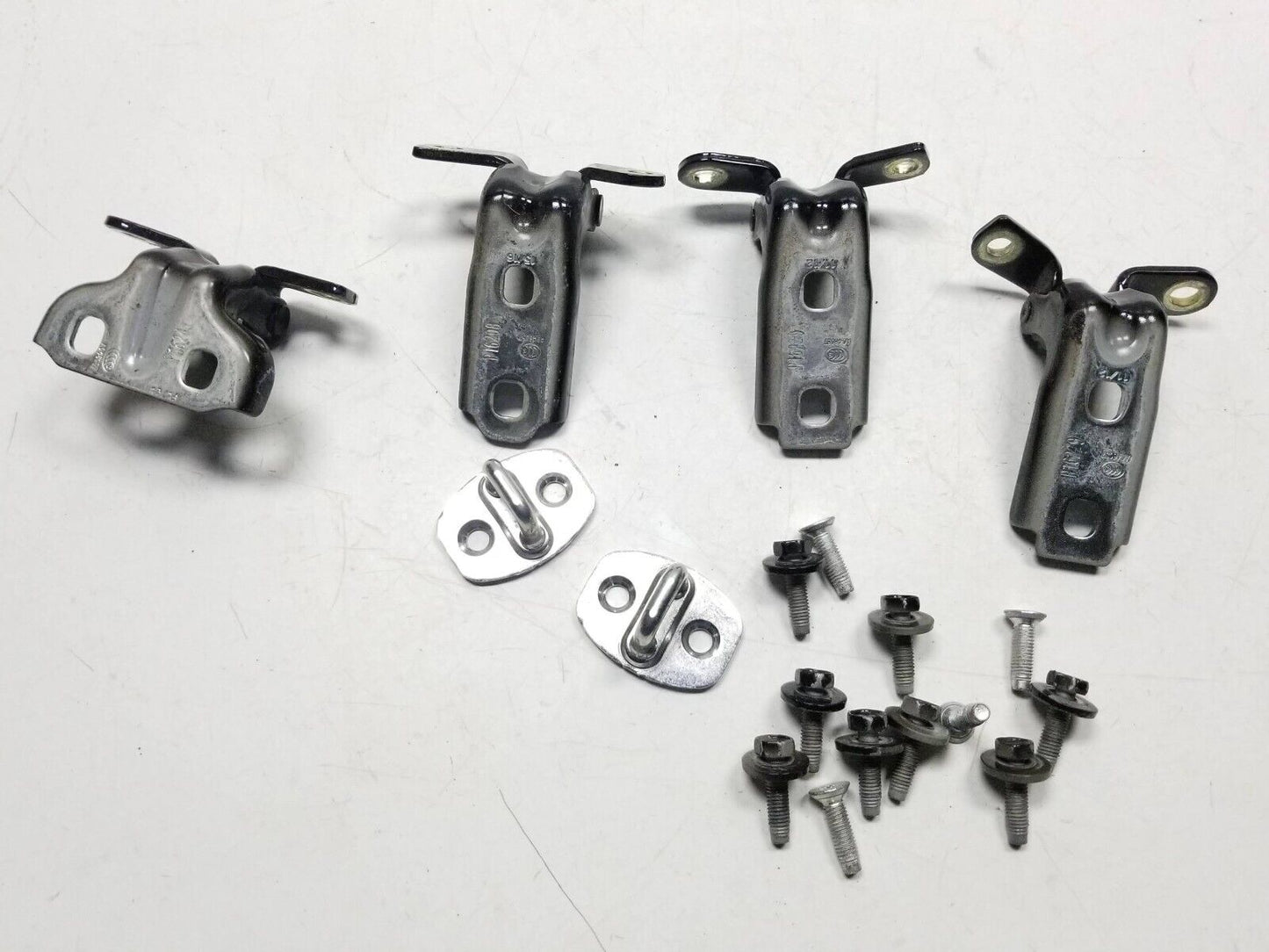 13-18 Cadillac Ats Door Hinge Passenger Right Side Sedan OEM 52k Miles ✅