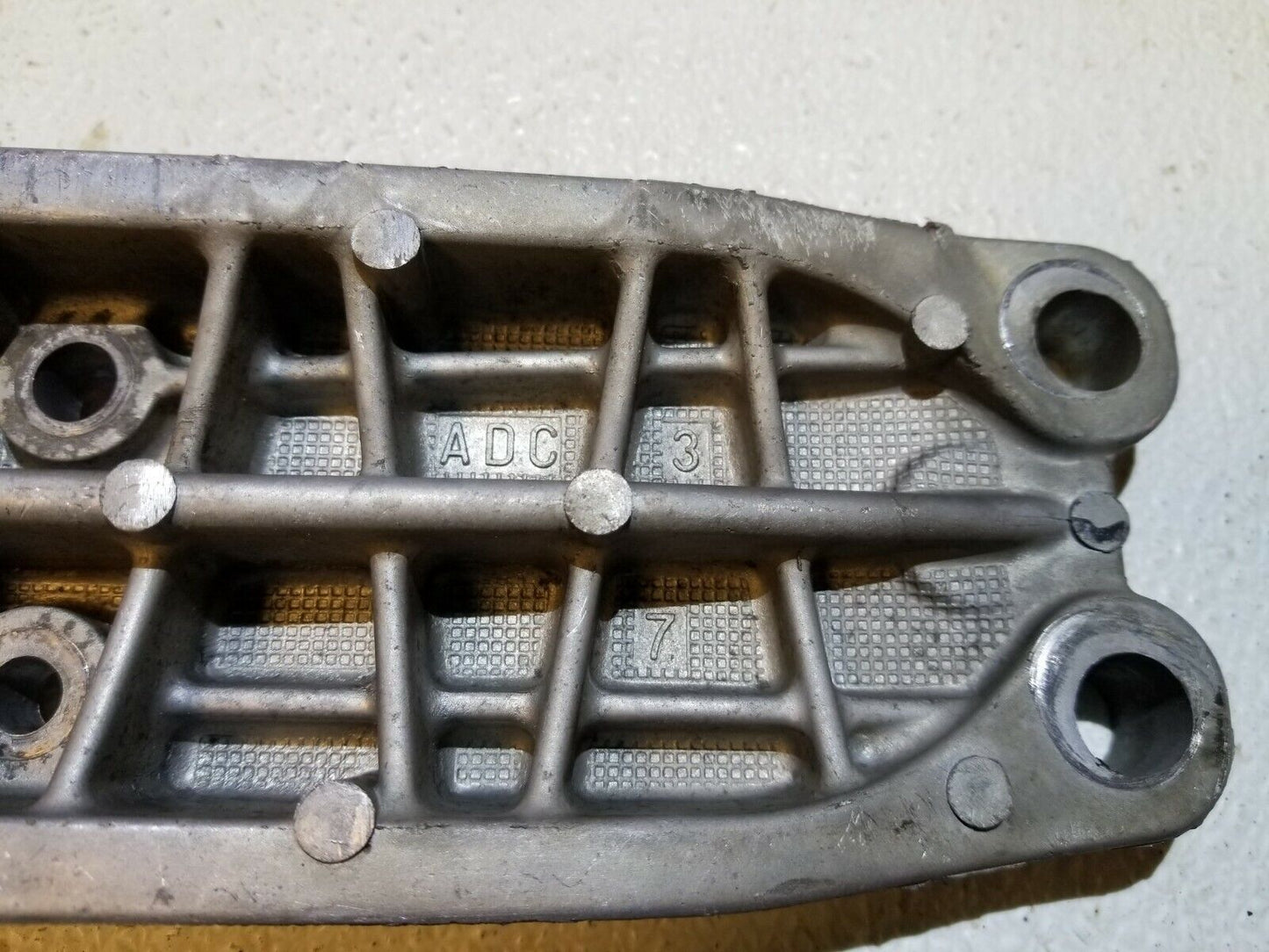 00 01 02 03 04 05 Lexus GS300 Automatic Transmission Mount Bracket OEM