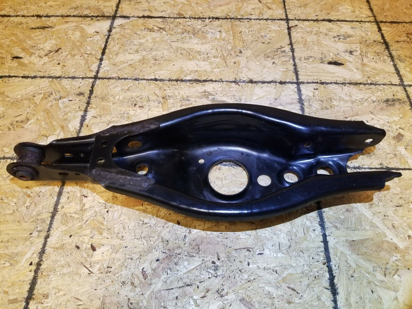 11 12 13 14 15 Lexus CT200h Rear Right Passenger Side Lower Control Arm OEM