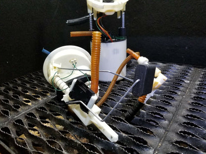 11 12 13 BMW 128i E82 Fuel Pump & Sender Unit OEM