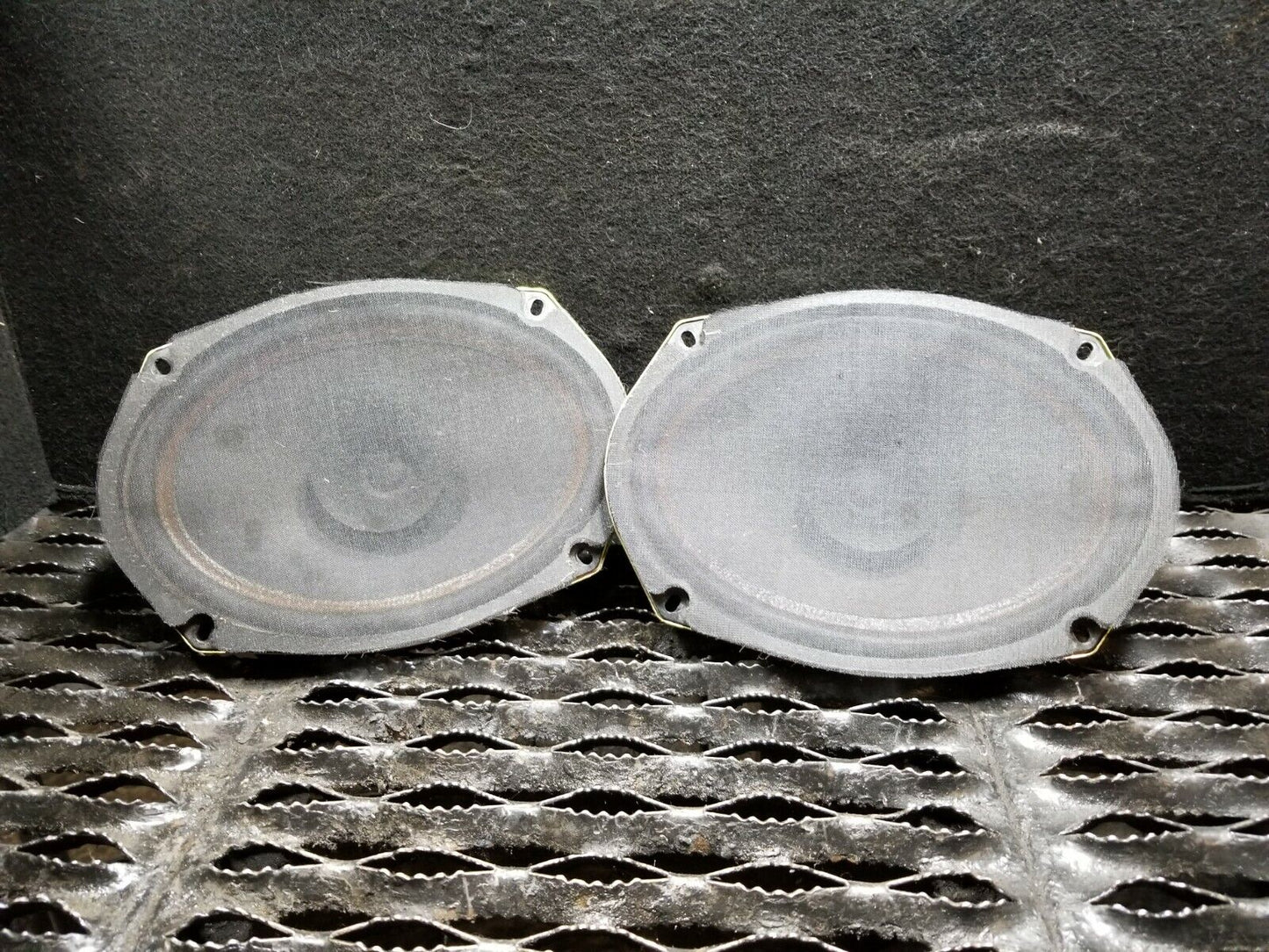 05 06 07 Dodge Magnum Rear Left & Right Deck Audio Speaker 2pcs 05059063ab OEM