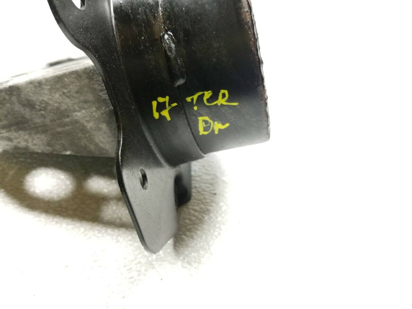 14 15 16 17 GMC Terrain 2.4l Engine Mount OEM 14k Miles