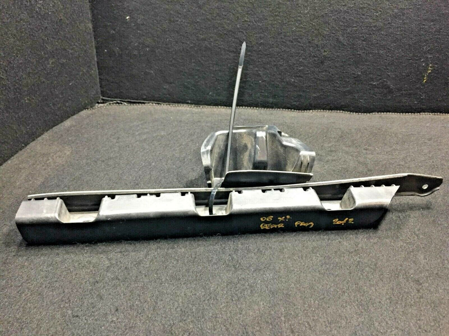 04 05 06 BMW X3 E83 Rear Bumper Right Mount Bracket Support Holder 2pcs OEM D34