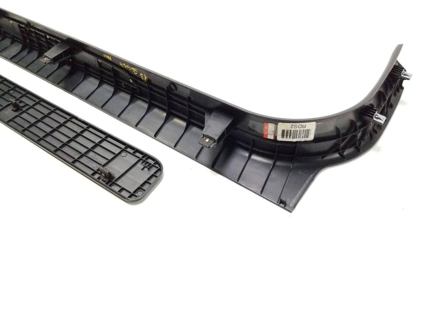 2013 - 2016 Hyundai Genesis Front Door Sill Scuff Plate Trim Passenger Right OEM