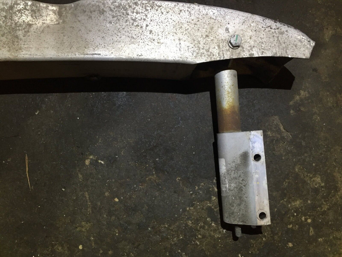 05 06 07 08 Audi A4 B7 Rear Reinforcement Absorber Bar OEM