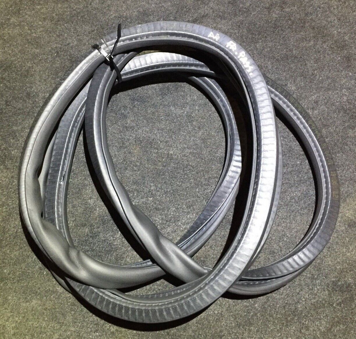 05 06 07 08 Audi A4 Front Right Pass Door Weatherstrip Seal