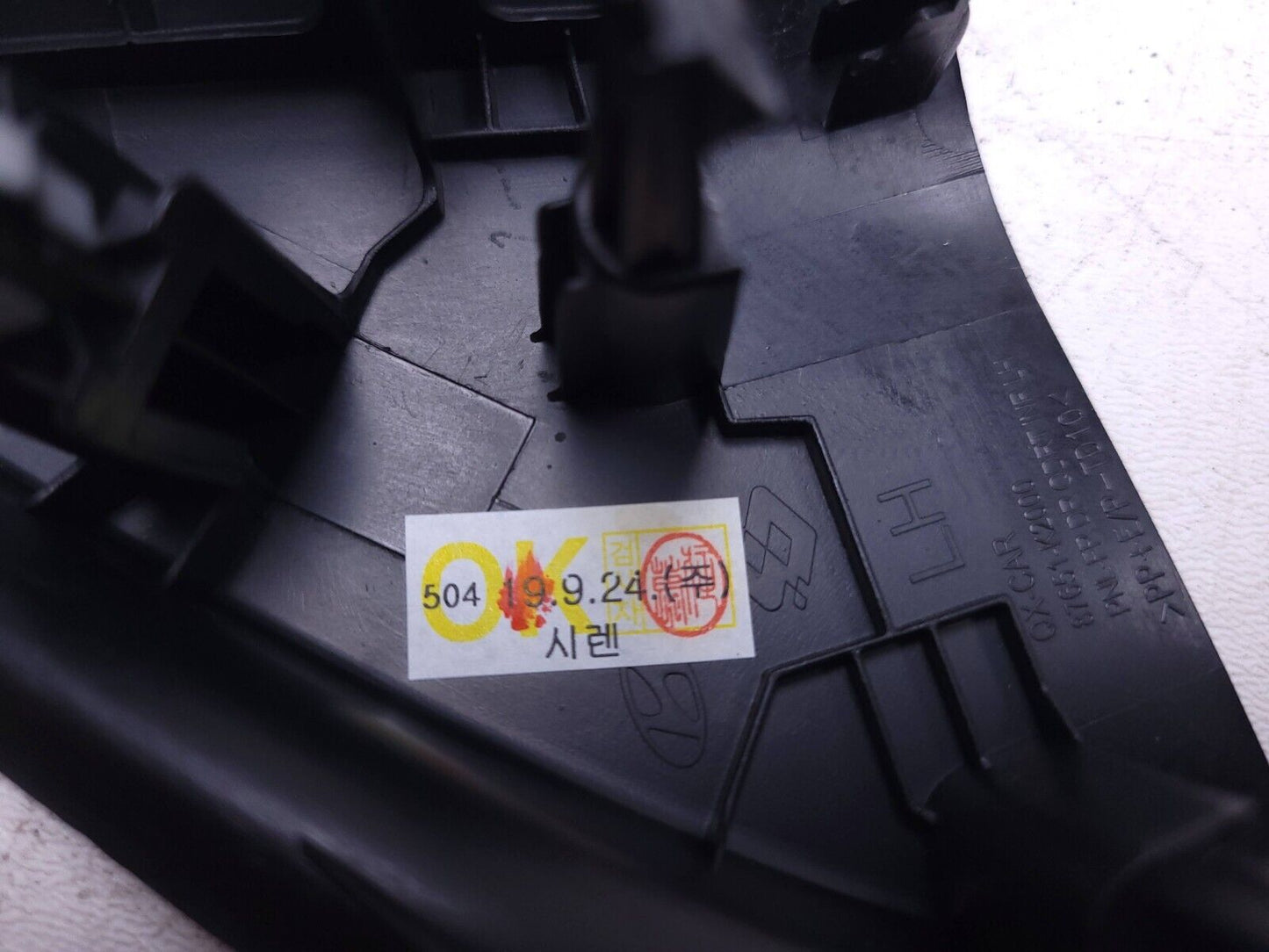 20 21 22 Hyundai Venue Front Door Corner Trim Cover Pair OEM