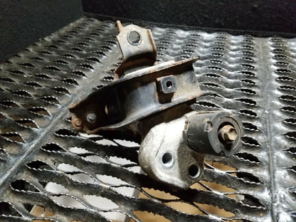 04 05 06 Scion Xa Engine Motor Mount OEM