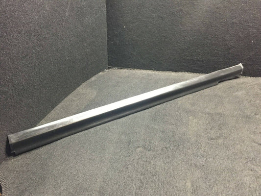 99 00 01 02 03 Mercedes W163 Rear Driver Side Door Window Glass Molding OEM D34
