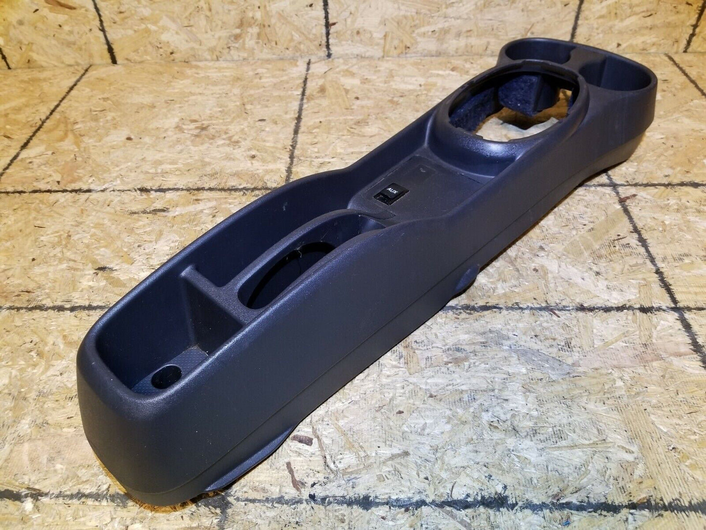 2004 2005 2006 Scion Xa Center Console Trim W/ Cup Holder & Aux Imput OEM