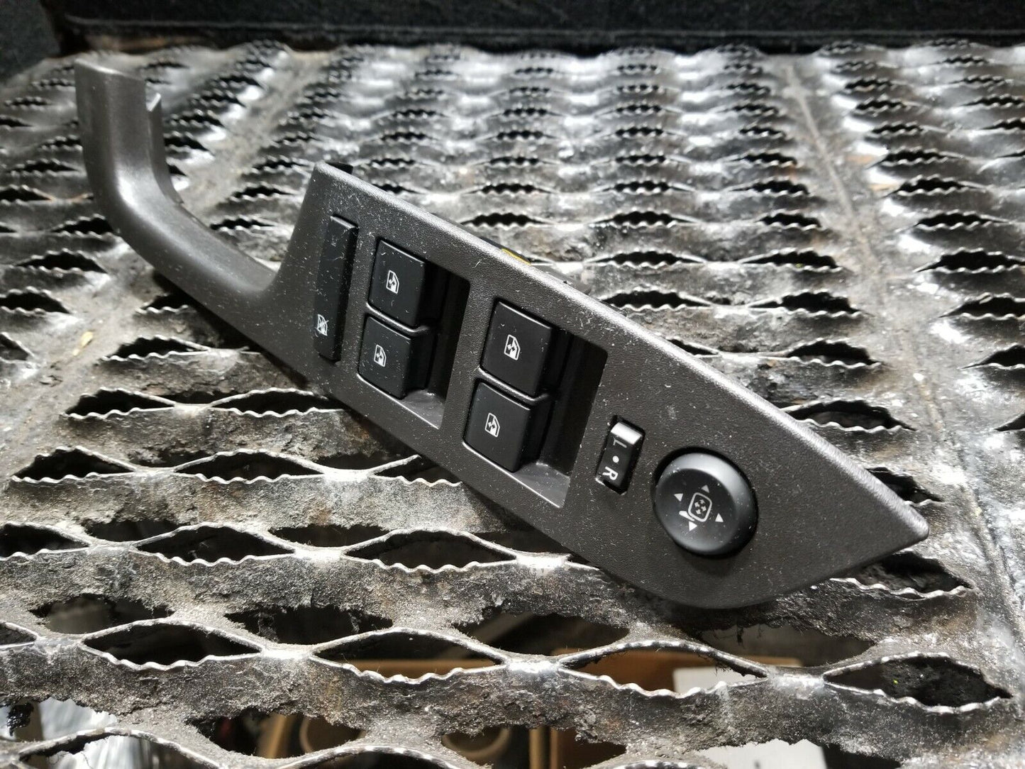 15 16 17 Chevrolet Equinox Front Left Driver Power Window Master Switch OEM 24k