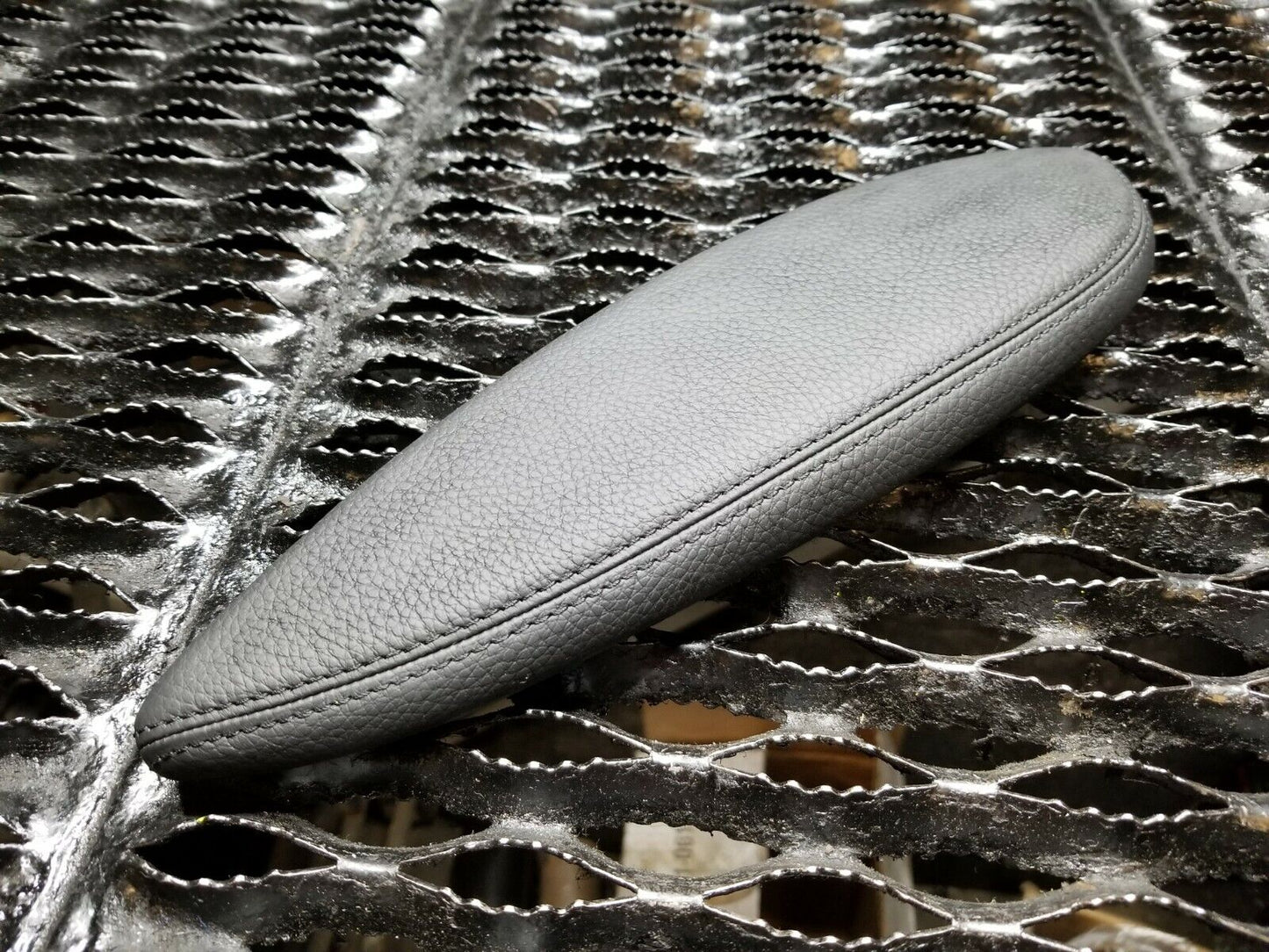 06 07 08 09 10 BMW 650i E63 Rear Armrest Cover Driver Side Left 7115488 OEM