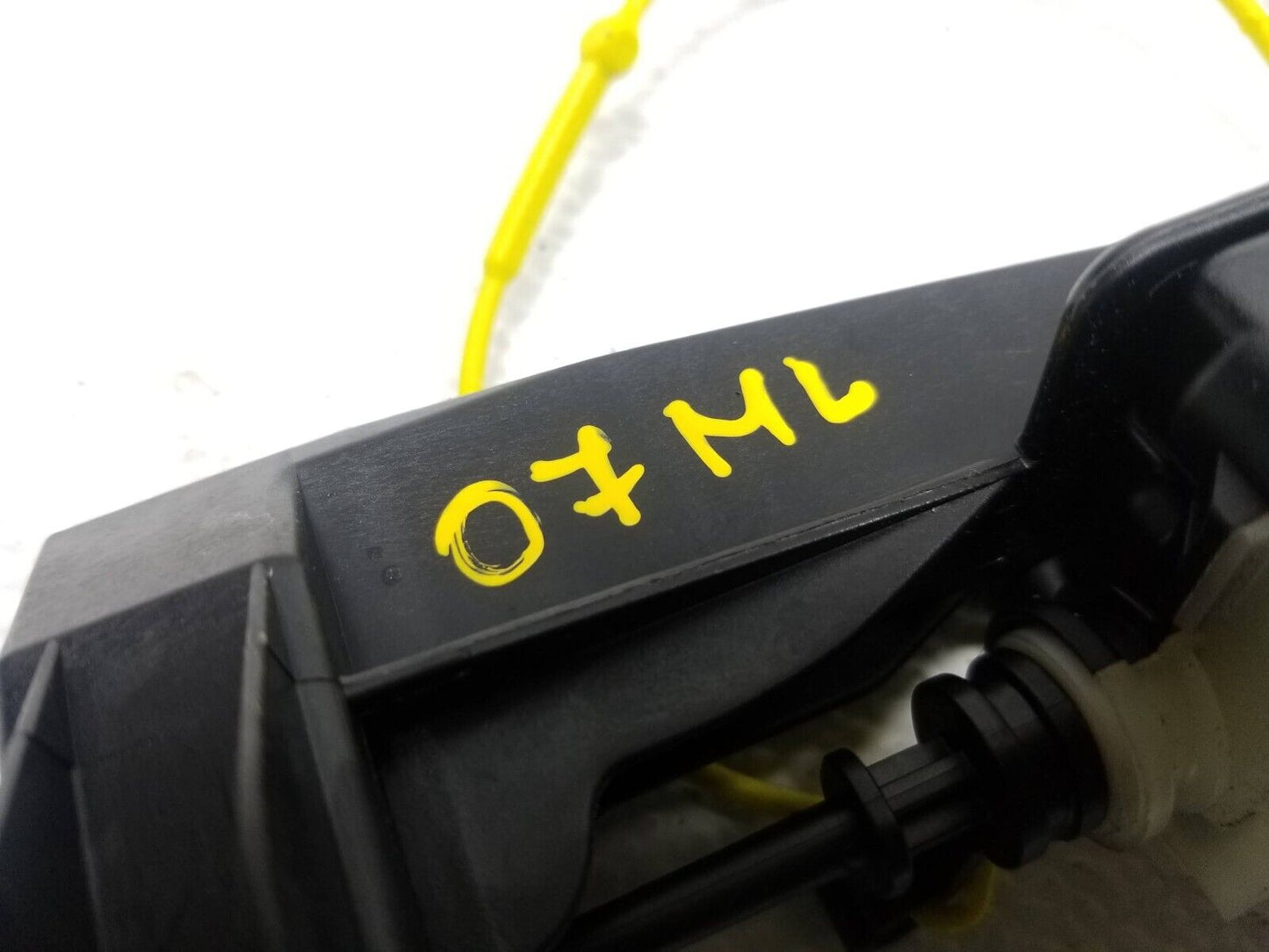 06 07 08 09 10 11 Mercedes Ml500 Gas Tank Fuel Lid Door Opener Actuator OEM
