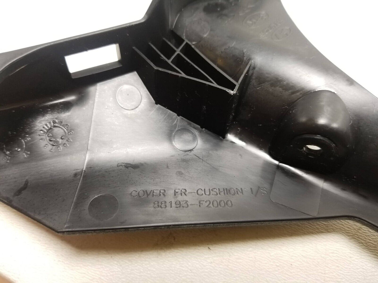 20 21 22 Hyundai Venue Front Passenger Seat Headrest Guide Sleeve W/ Trim OEM