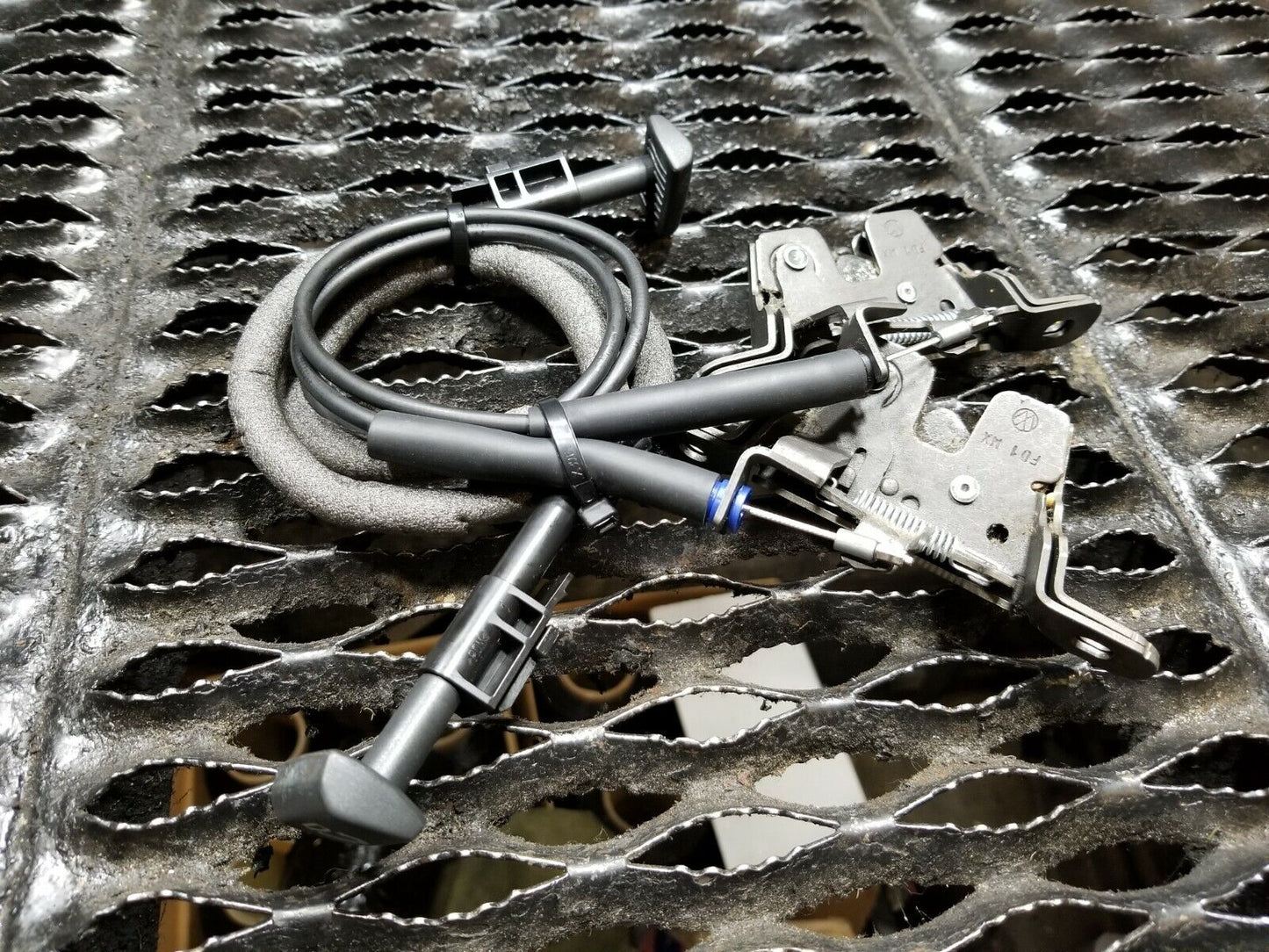 15 16 17 18 VW Jetta Rear Seat Release Fold Lock Latch 2pcs OEM 30k