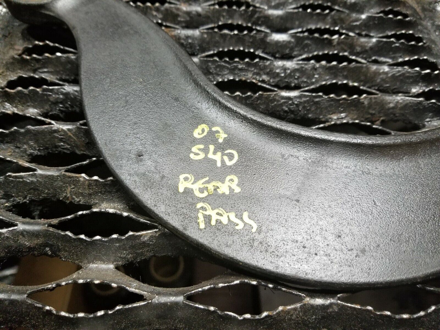 05 06 07 Volvo S40 2.4l Rear Control Arm Right Passenger Side OEM