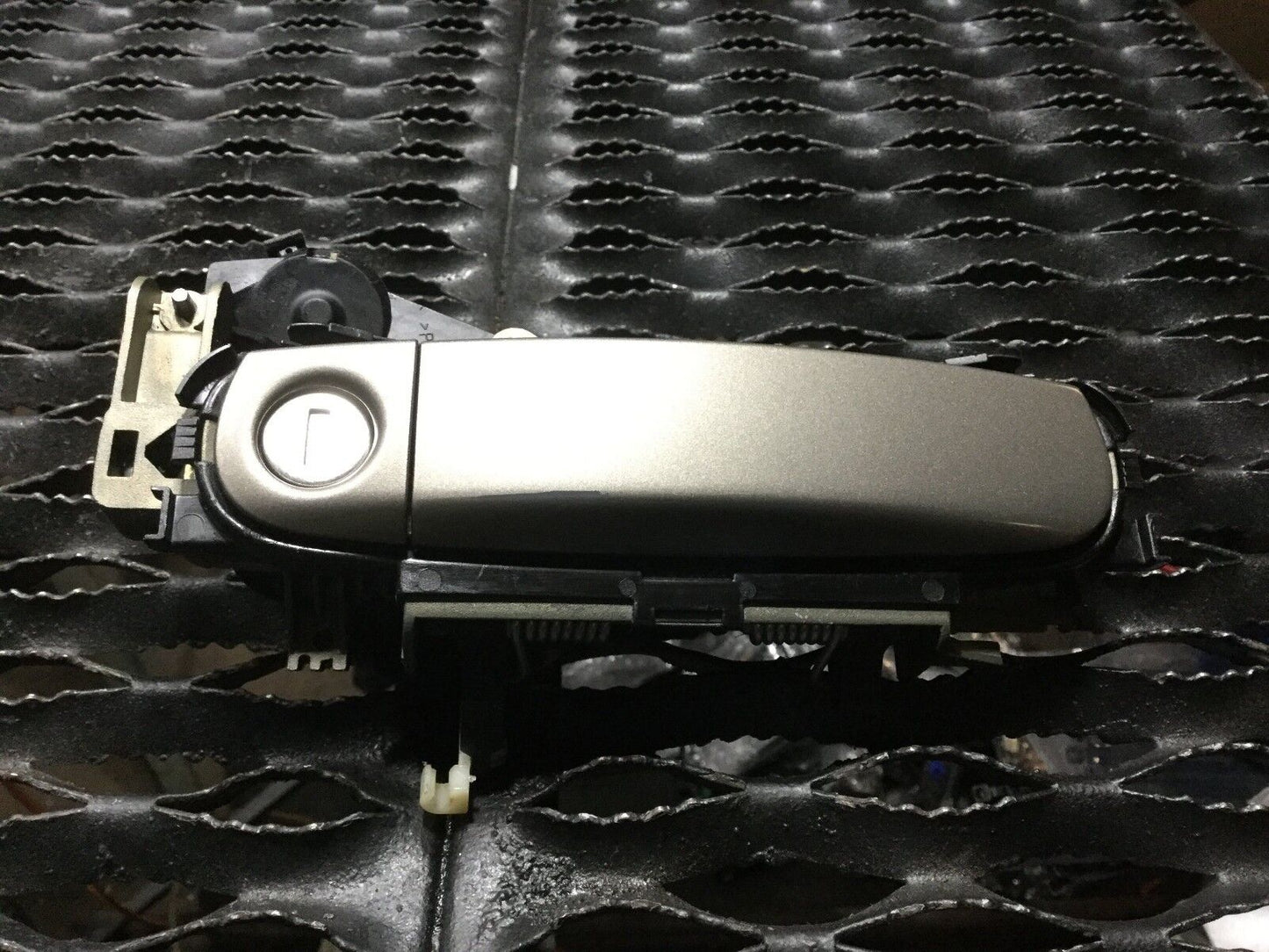 04 05 06 Audi A4 Front Left Driver Side Exterior Door Handle OEM