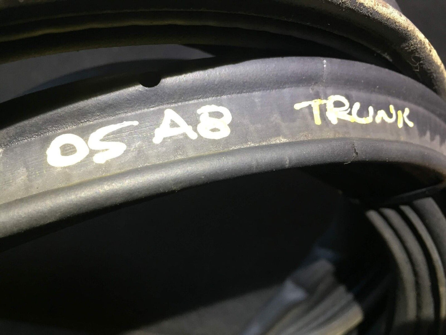 04 05 06 07 08 09 Audi A8 A8l D3 Rear Trunk Lid Weatherstrip Seal OEM