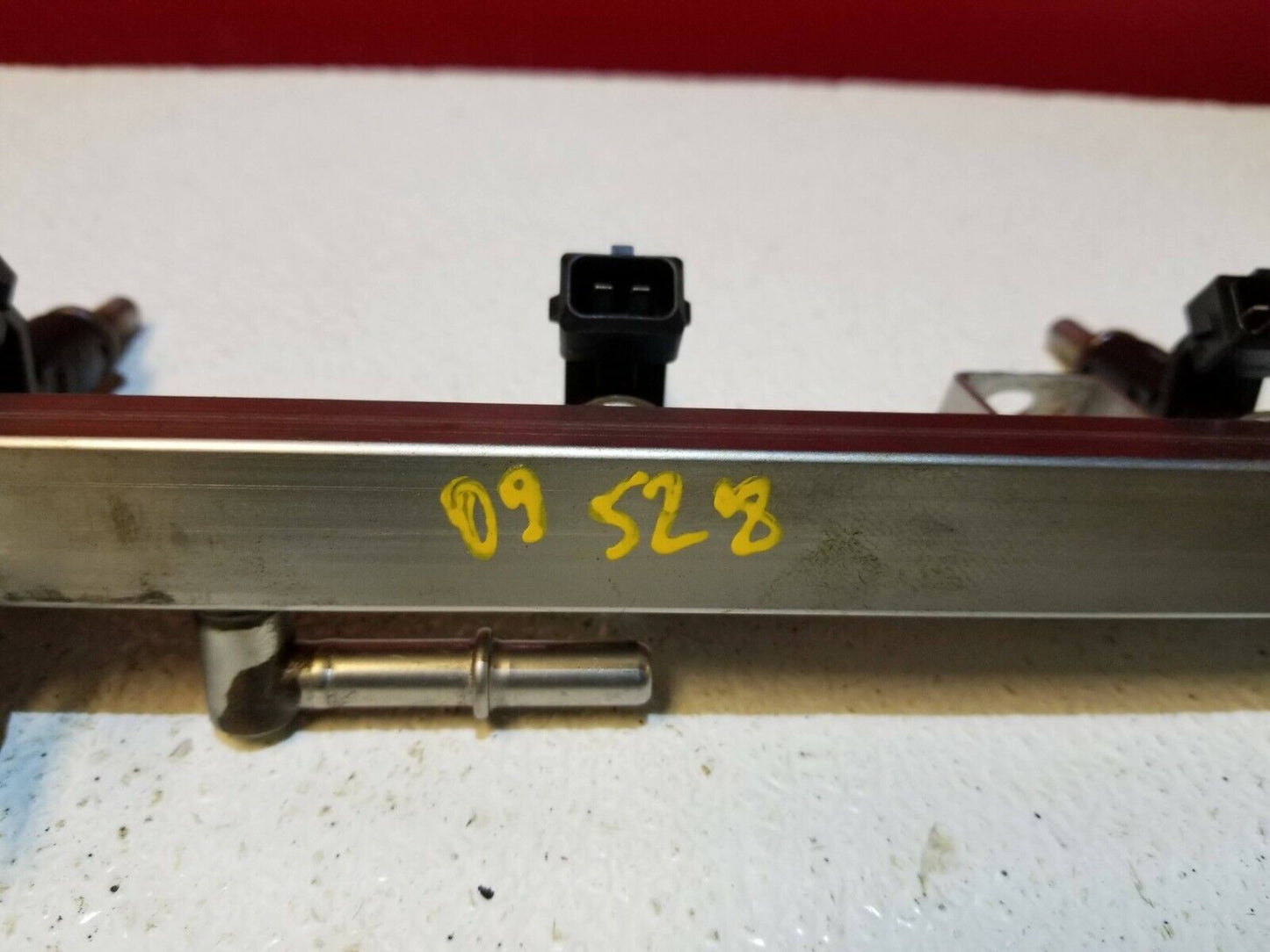 07 08 09 10 BMW E60 528i Fuel Rail W/ Injectors OEM N52