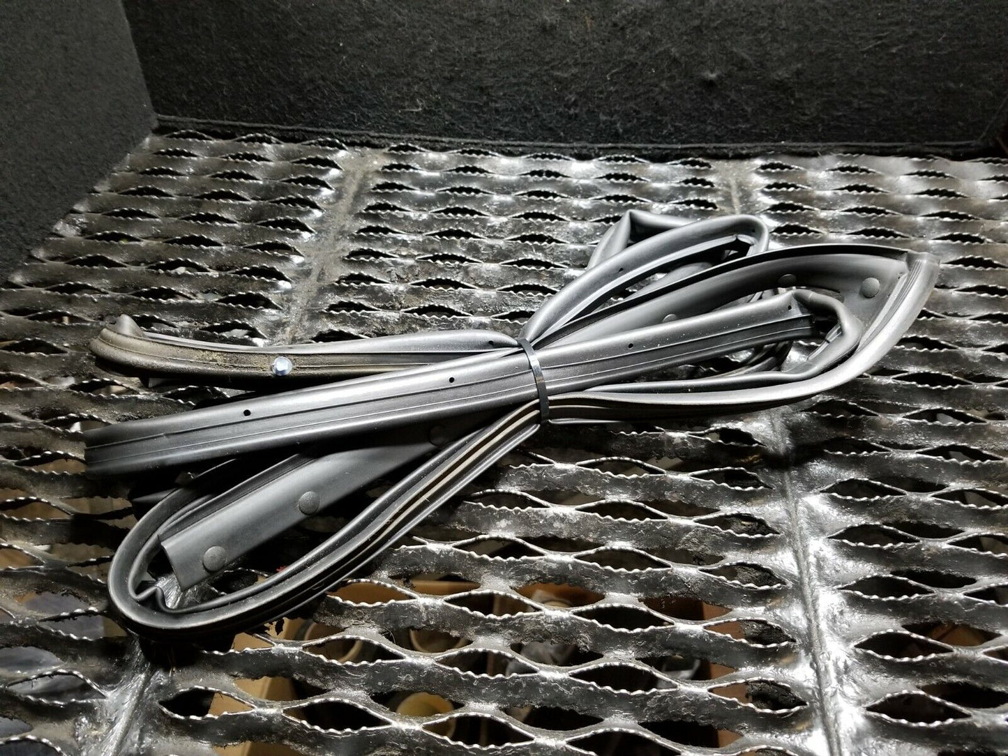 12 13 14 15 Kia Rio Rear Right Pass Side Door Weatherstrip Seal OEM