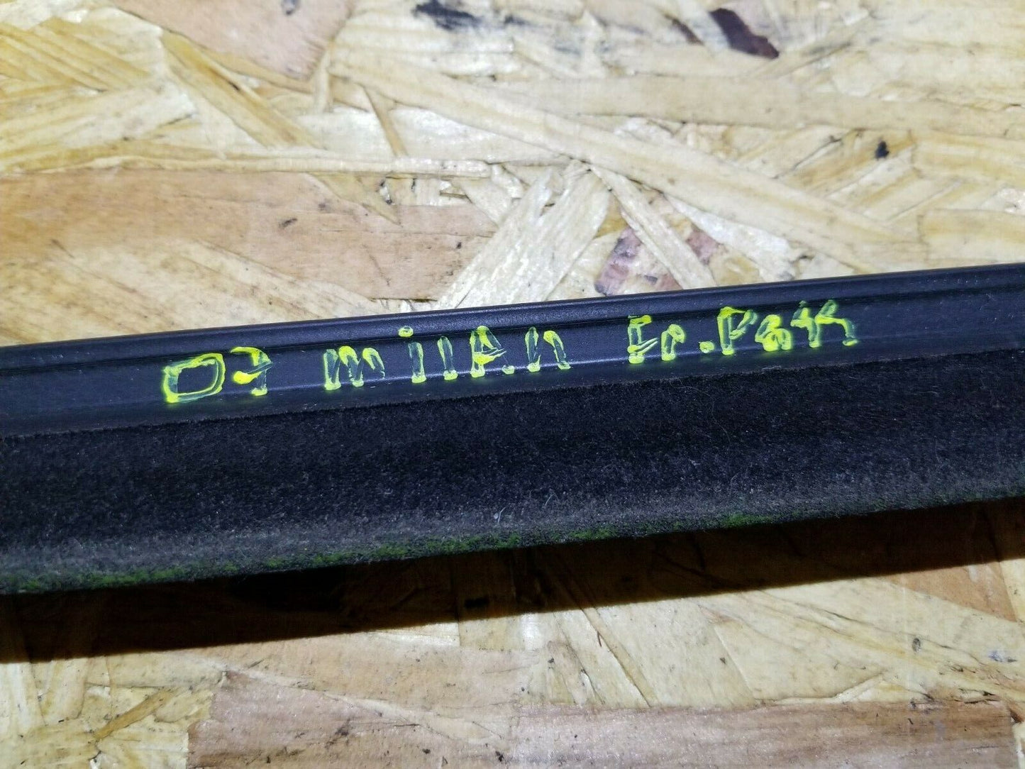 06 07 08 09 Mercury Milan Front Right Pass Side Door Window Belt Molding OEM