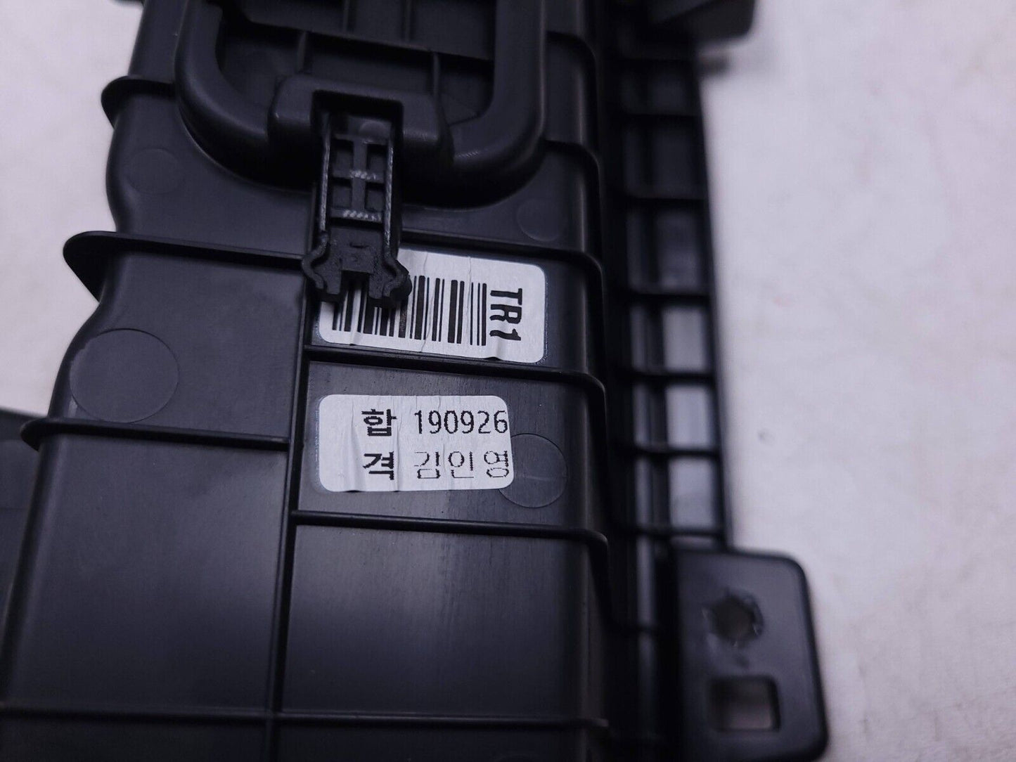 20 21 22 Hyundai Venue Upper Passenger Storage Tray 84779-k2000 OEM