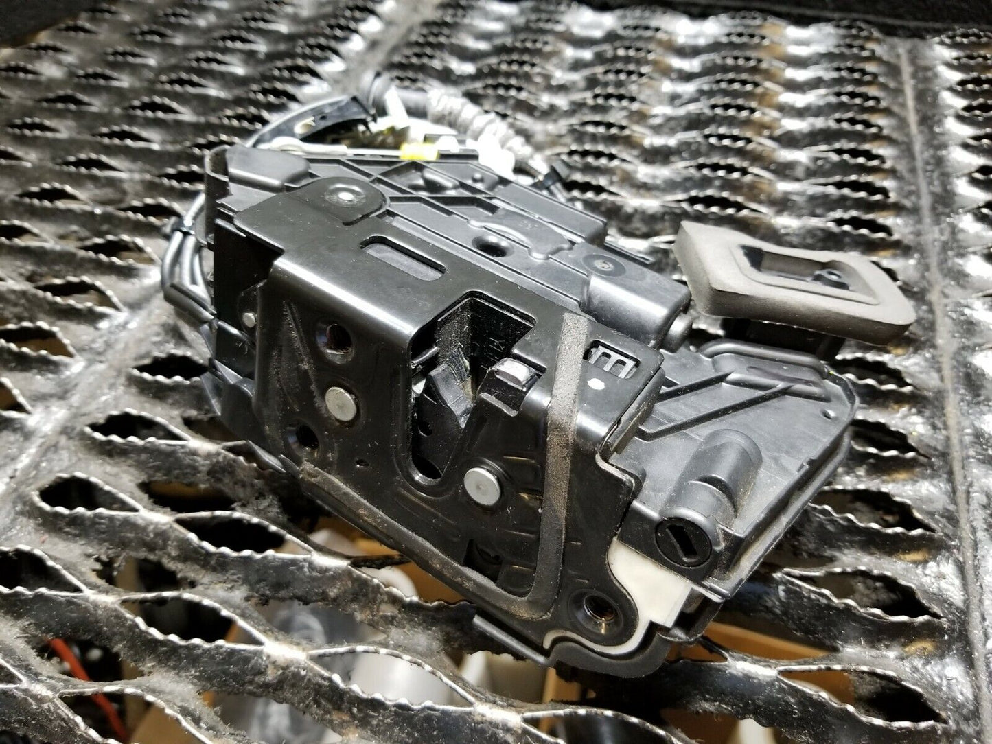 10 11 12 13 14 VW Passat Front Right Passenger Door Lock Latch Actuator OEM 41k