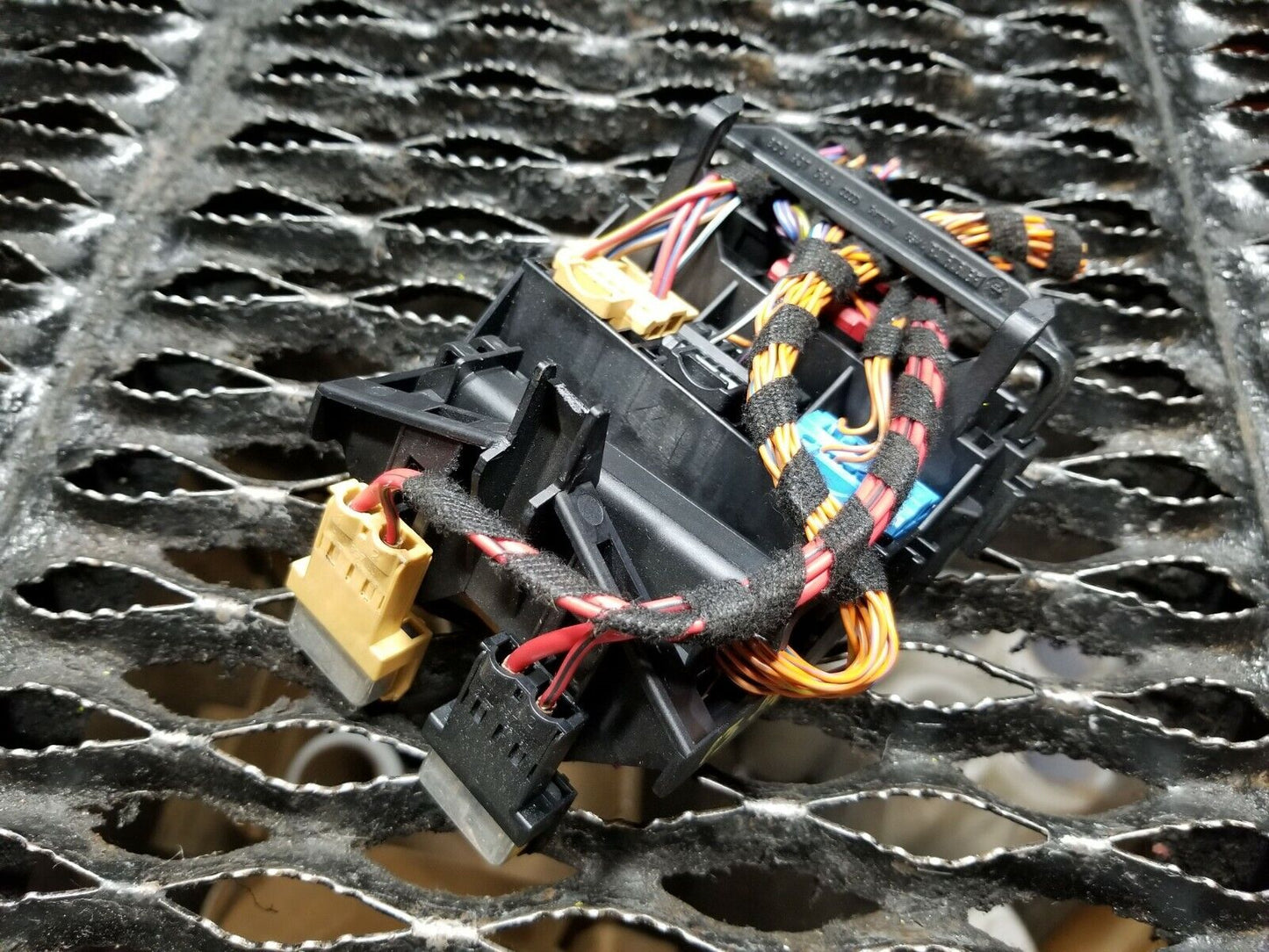 2013 2014 2015 2016 Audi A4 Fuse Relay Box OEM