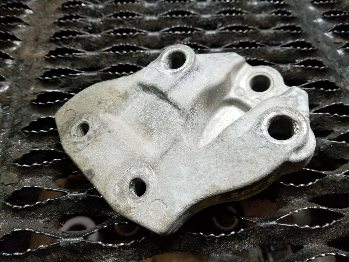 11 12 13 14 Chrysler 200s Convertible Engine Mount Bracket Pass Side OEM