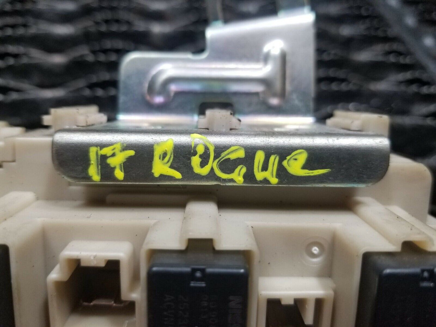 16 17 18 19 Nissan Rogue Dash Fuse Box OEM 33k