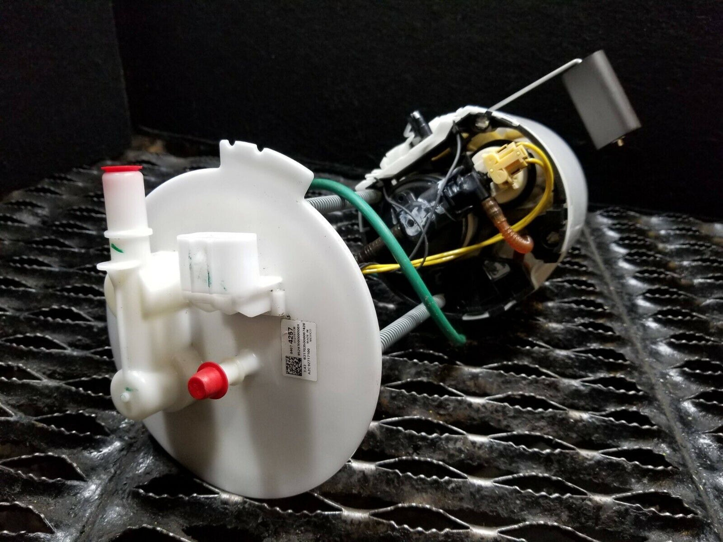 17 18 19 20 Cadillac Xt5 3.6l Fuel Pump 84074257 OEM 34k