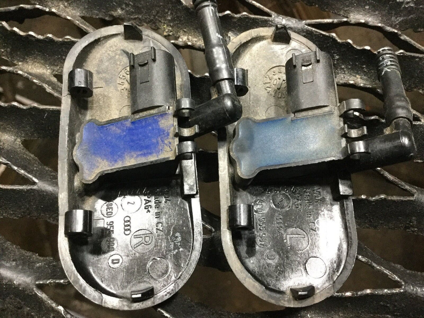 05 06 07 08 Audi A4 Right Or Left Washer Sprayer Nozzle OEM Per Each 1pc