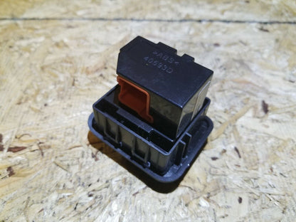07 08 09 10 Mercedes-benz R350 Power Outlet 115v AC 150w Housing Socket OEM