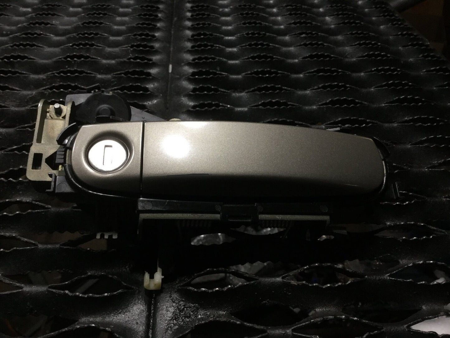 04 05 06 Audi A4 Front Left Driver Side Exterior Door Handle OEM