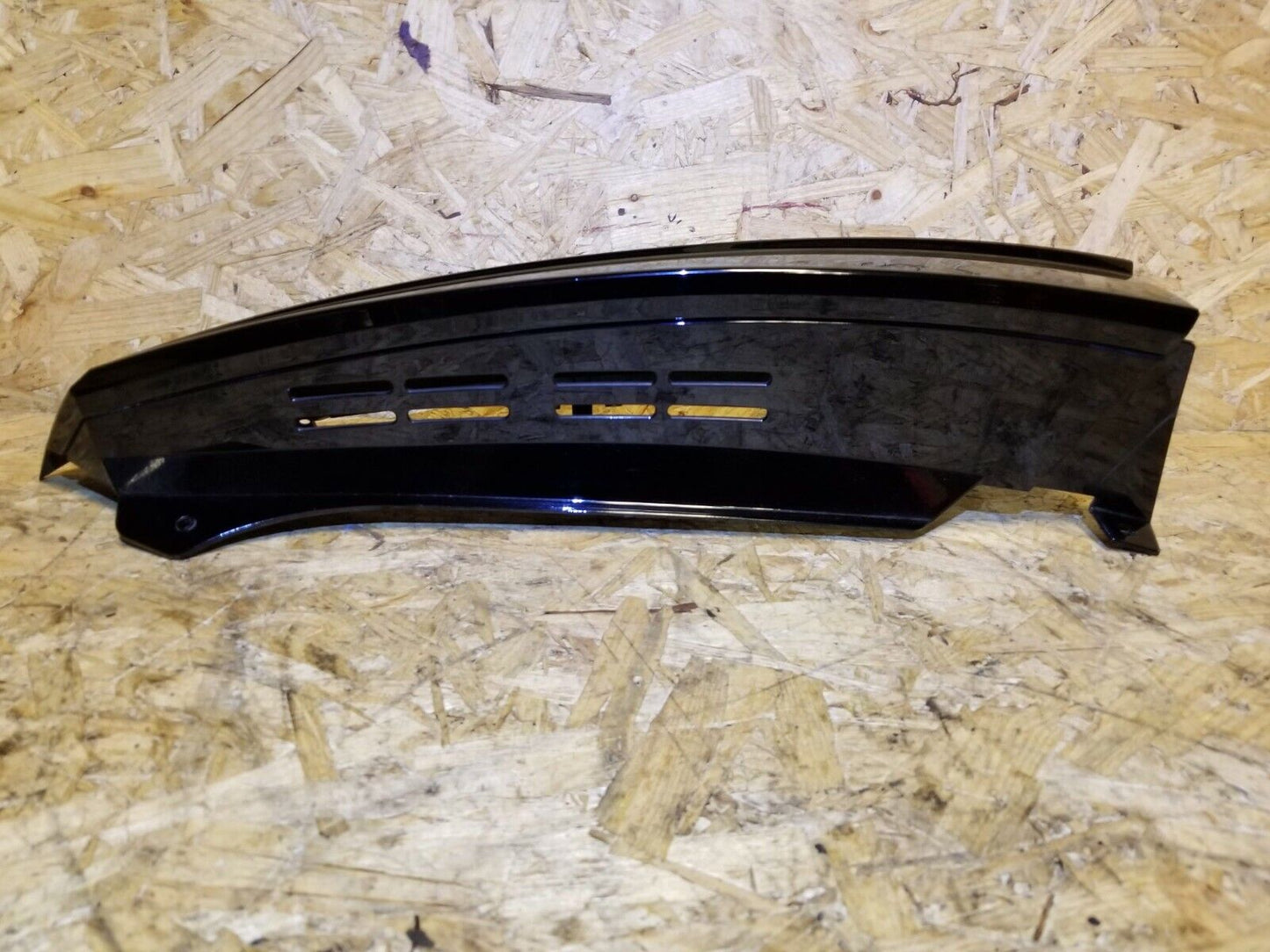 07 08 09 10 11 12 13 14 Escalade Right Passenger Rear Applique D-pillar Trim OEM