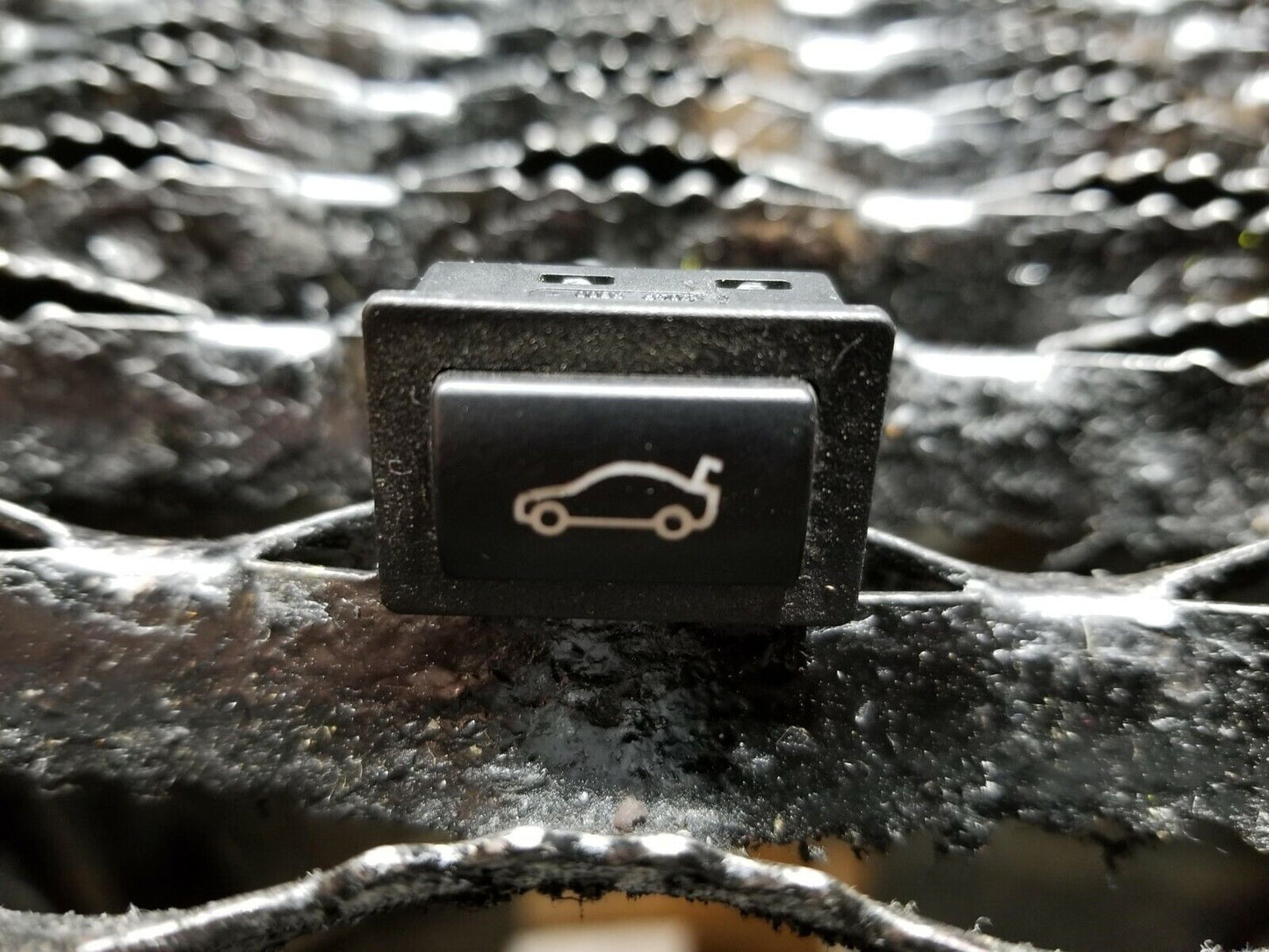 06 07 08 09 10 BMW 650i E63 Trunk Release Unlocking Control Switch Button OEM