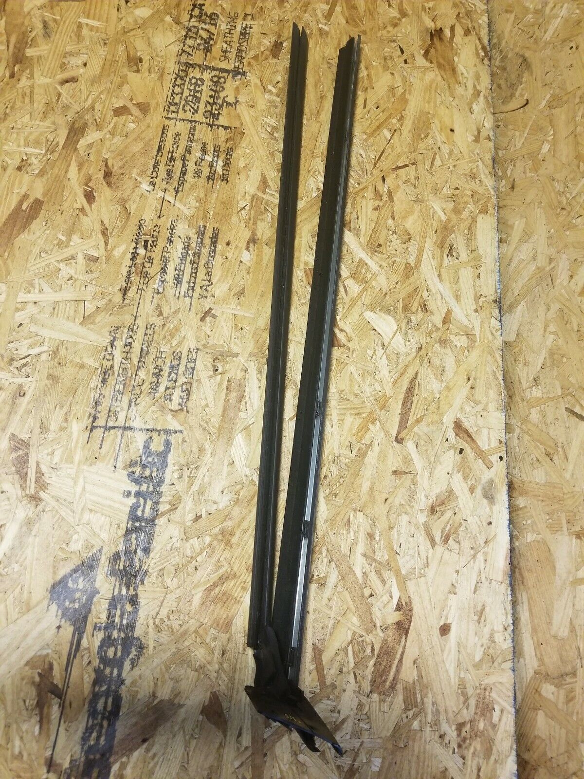 03 05 07 08 09 Mercedes Clk W209 Door Upper Trim & Seal Left Driver Side OEM