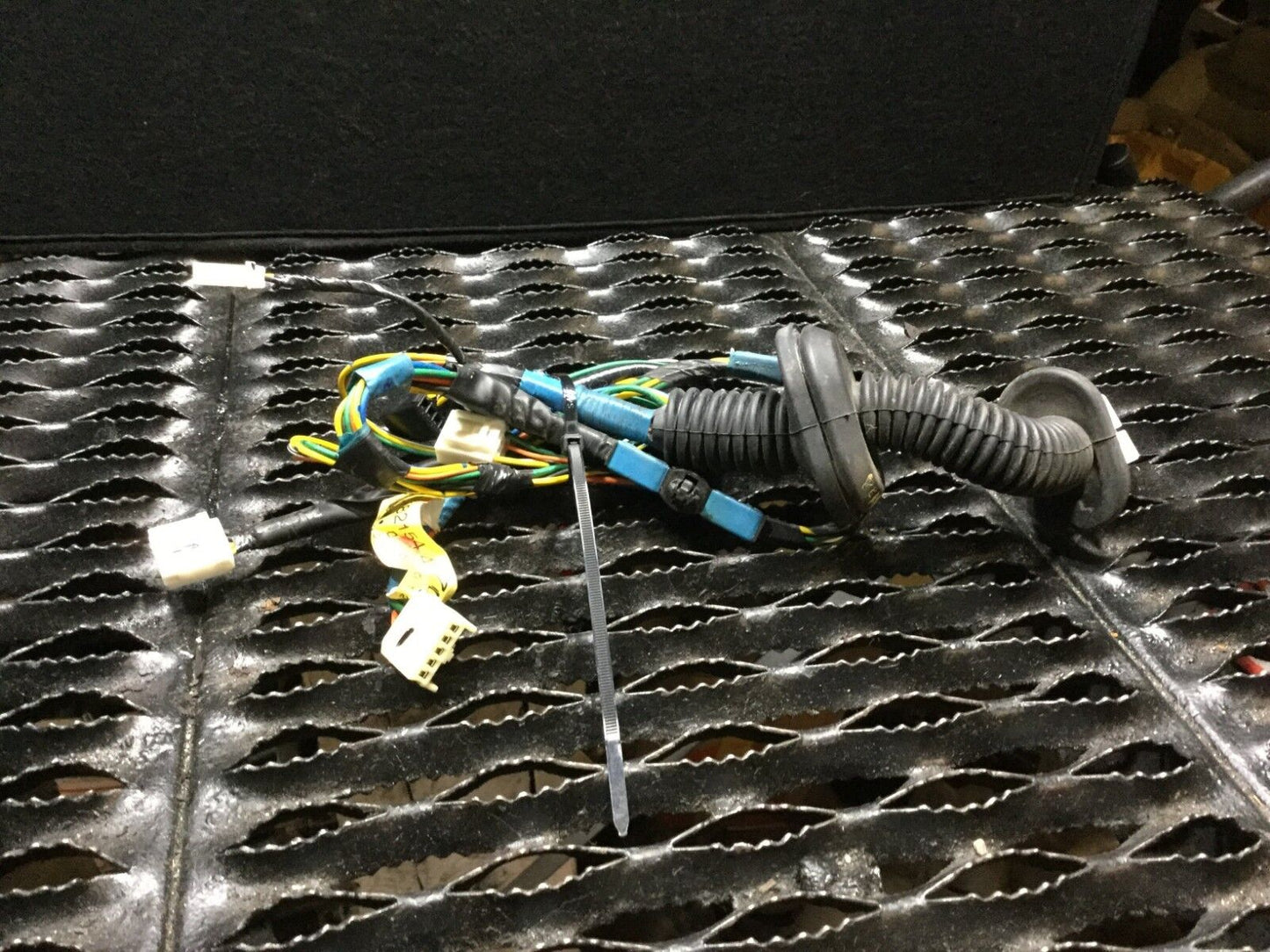 04 05 06 07 08 09 Toyota Prius Rear Left Driver Side Door Wire Harness   OEM