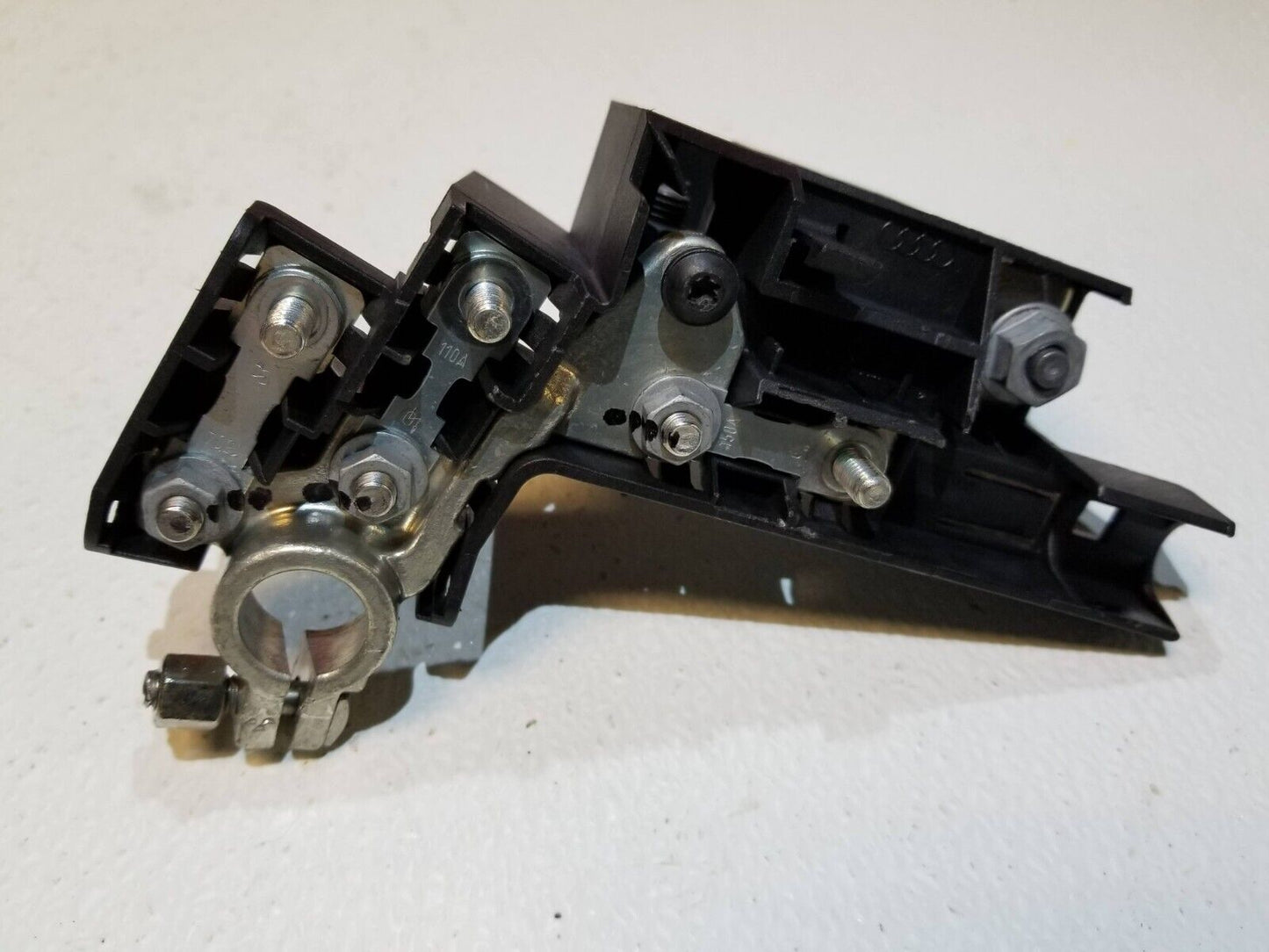 12 13 14 15 Audi A6 Positive Terminal Clamp Controller Protector OEM
