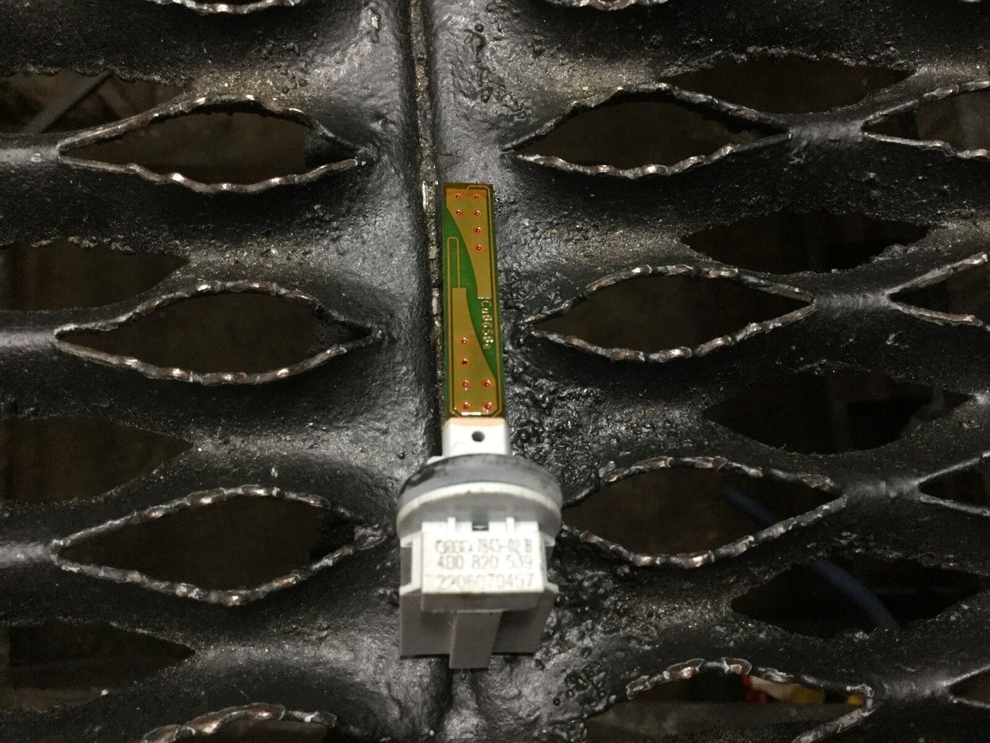 04 05 06 07 08 Audi A4 Air Climate Temperature Sensor OEM