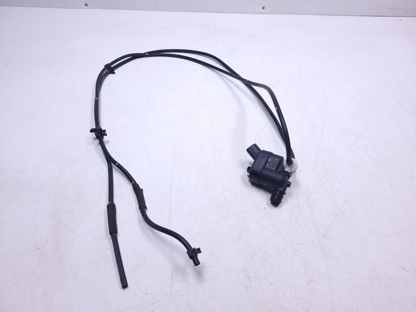 20 21 22 Hyundai Venue Windshield Washer Pump 98510-m4000 OEM