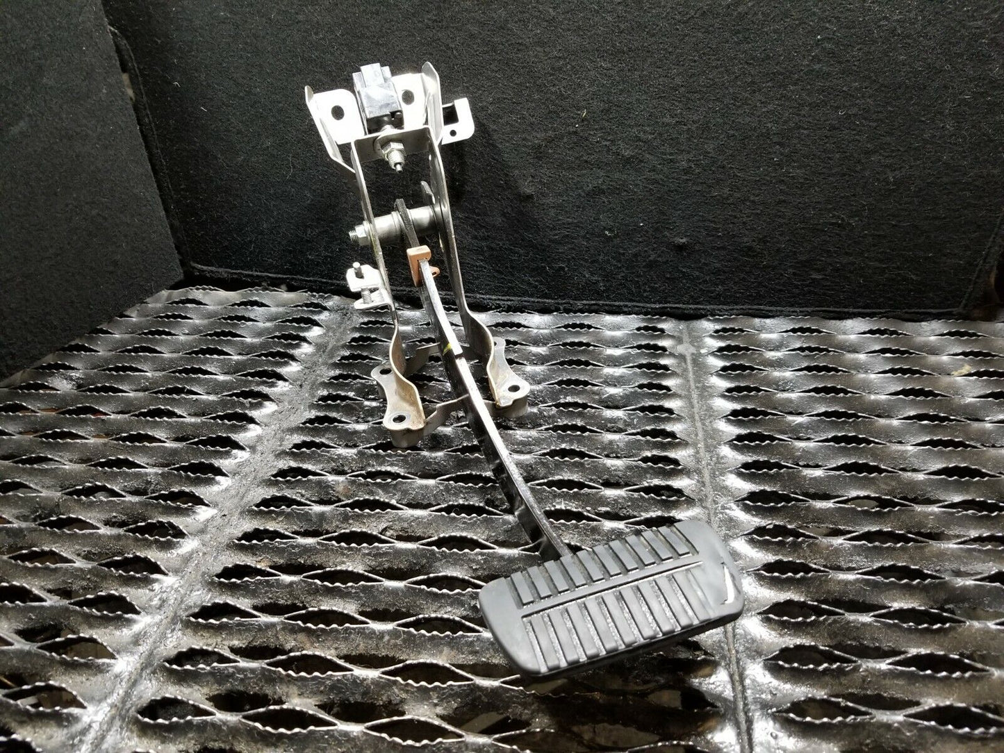 10 11 12 13 14 Subaru Legacy Brake Pedal W/ Switch Assembly OEM