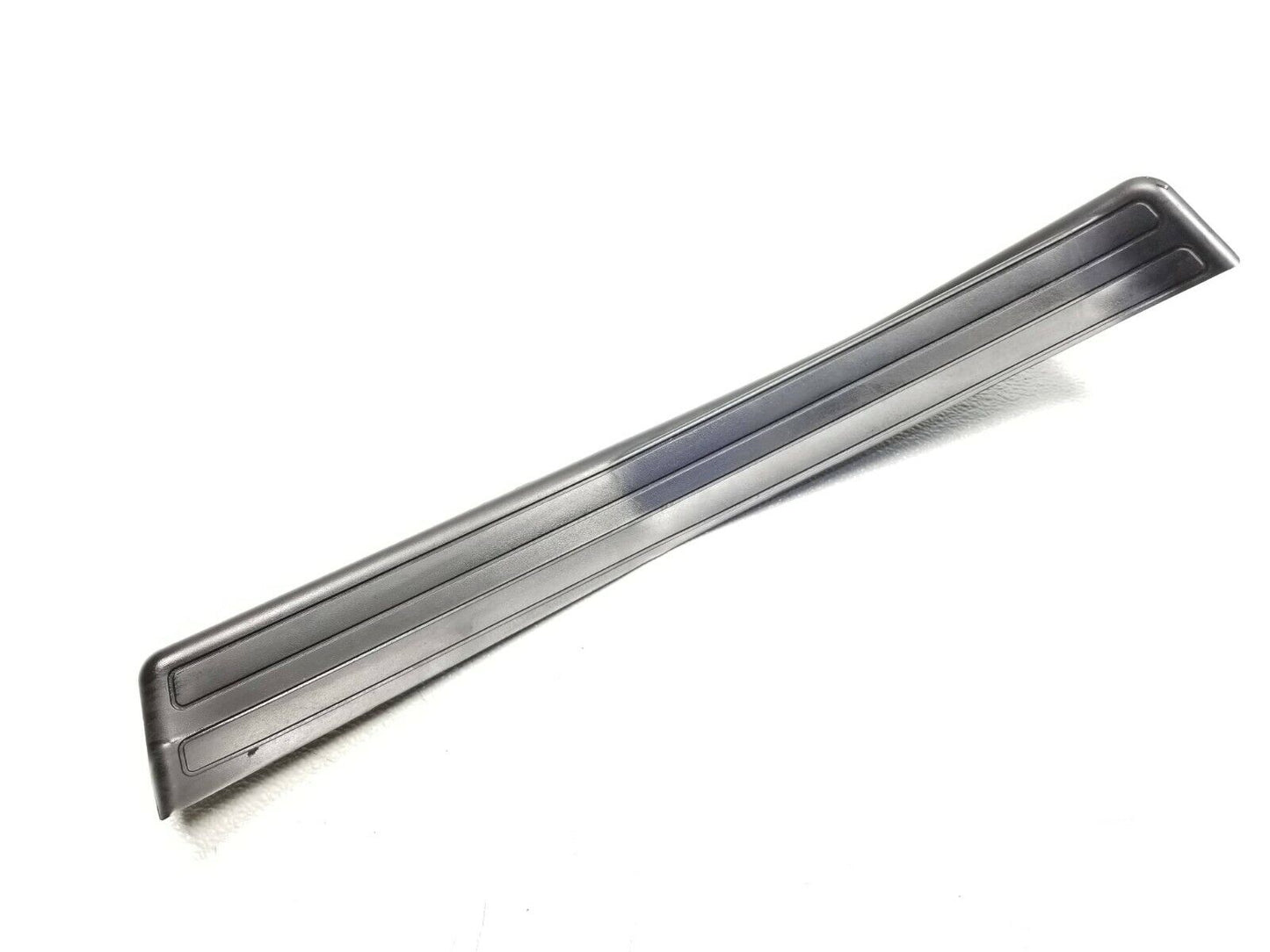01 02 03 04 05 BMW E46 Sdn Rear Right Pass Door Sill Plate Cover Trim OEM