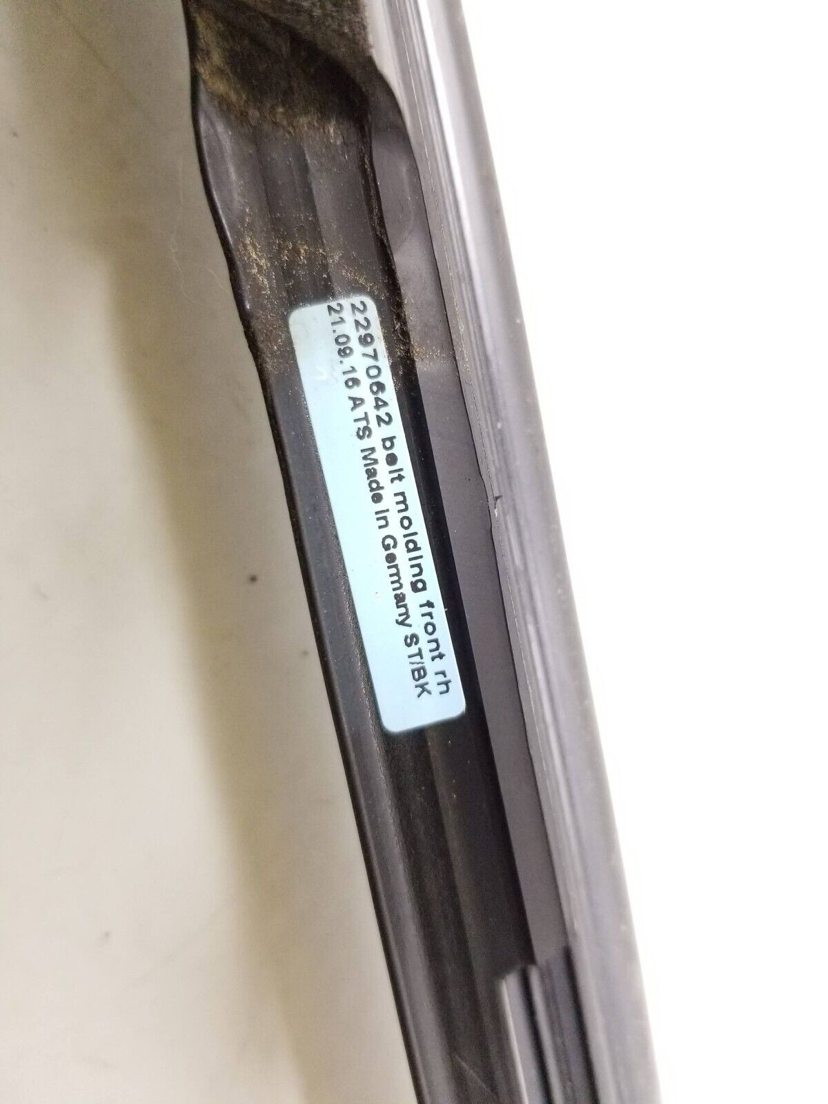 2013 - 2018 Cadillac Ats Front Door Window Chrome Belt Molding Passenger Rh OEM