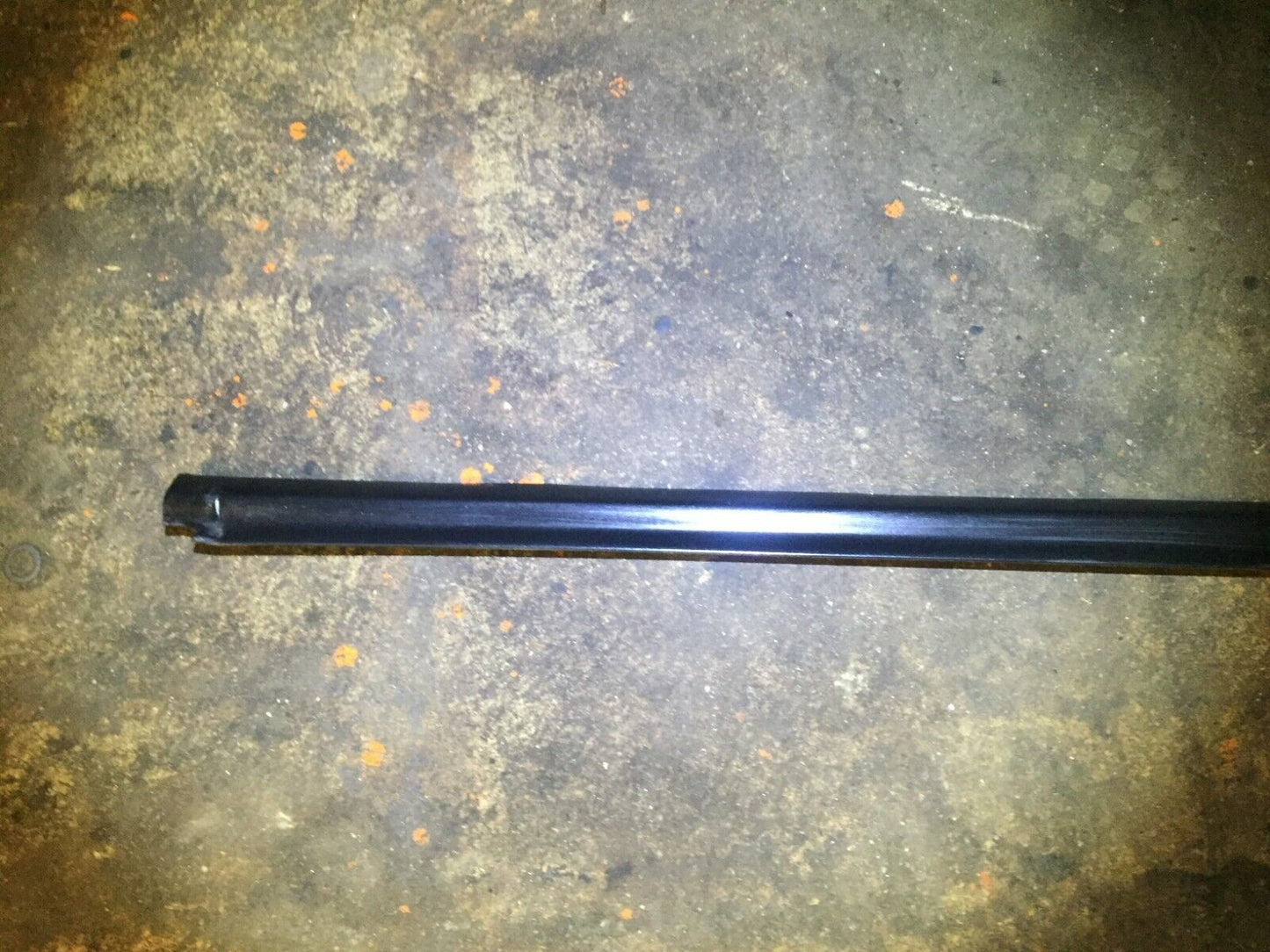 99 00 01 02 03 Mercedes W163 Front Pass Side Door Window Glass Molding OEM D34