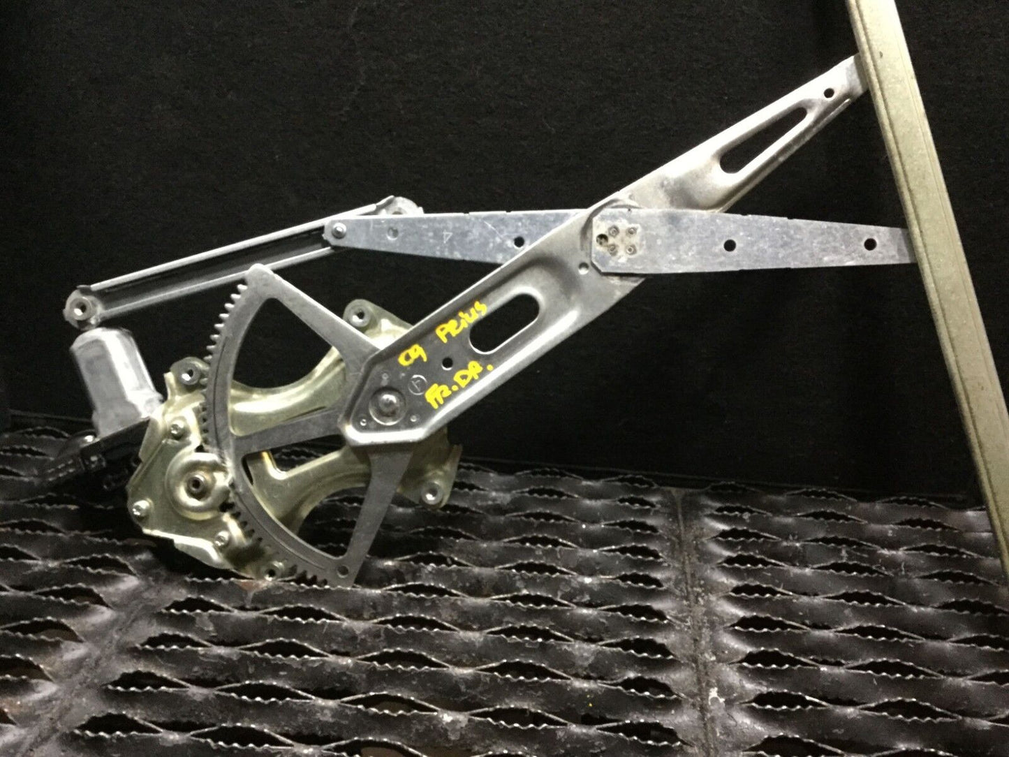 05 06 07 08 09 Prius  Front Left Driver  Door  Window Regulator W/ Motor  OEM